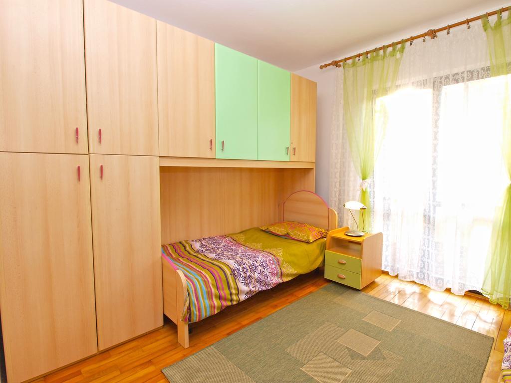 Family Friendly Apartment 946 Pula Eksteriør billede