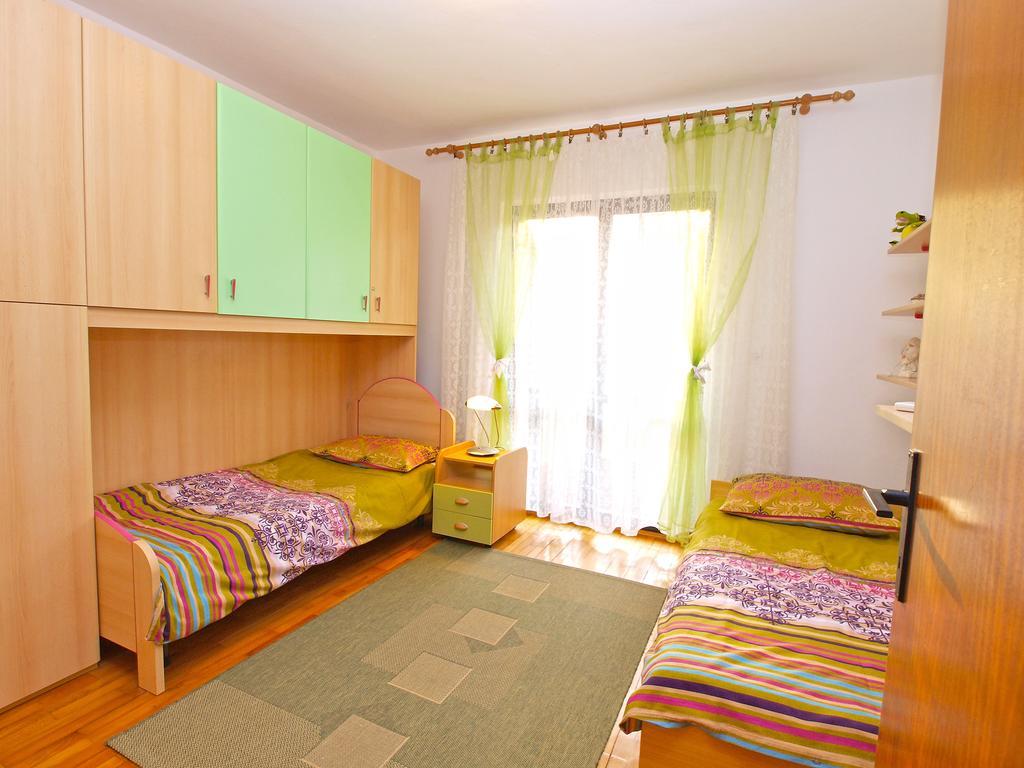 Family Friendly Apartment 946 Pula Eksteriør billede